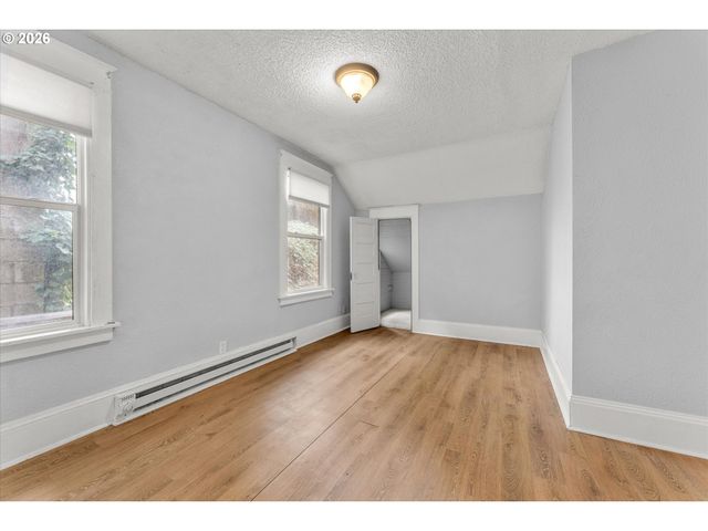 1016 CENTER St, Oregon City, OR 97045