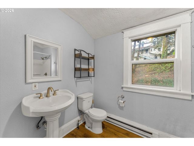 1016 CENTER St, Oregon City, OR 97045