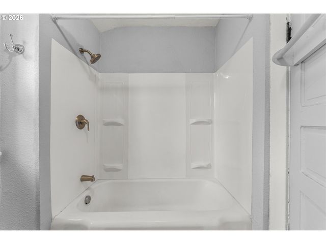 1016 CENTER St, Oregon City, OR 97045