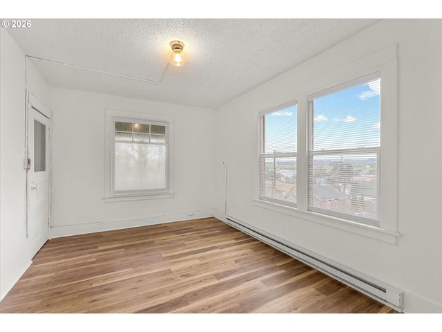 1016 CENTER St, Oregon City, OR 97045