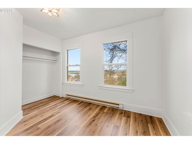 1016 CENTER St, Oregon City, OR 97045