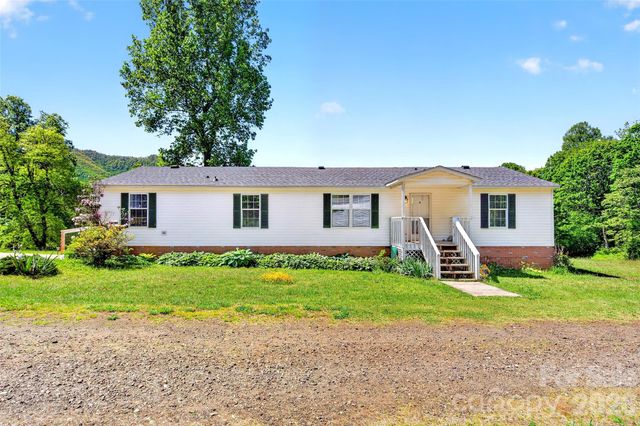 298 Wolf Crossing, Bakersville, NC 28705