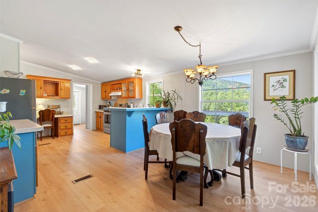 298 Wolf Crossing, Bakersville, NC 28705