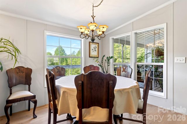 298 Wolf Crossing, Bakersville, NC 28705