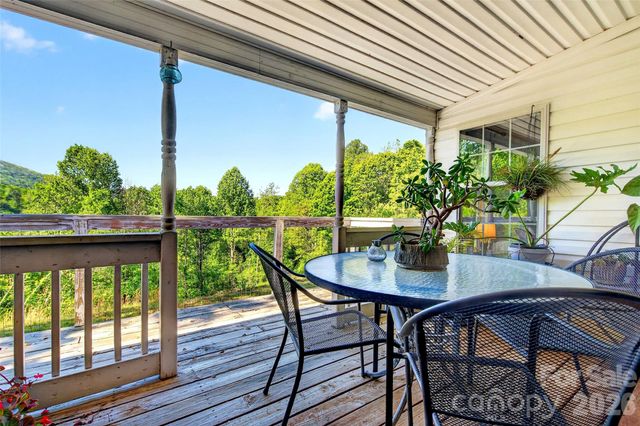 298 Wolf Crossing, Bakersville, NC 28705