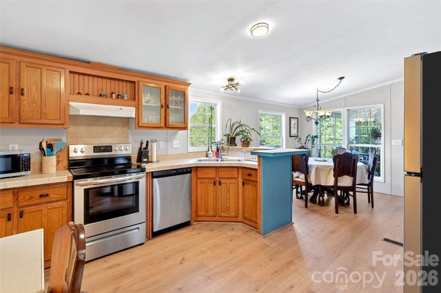 298 Wolf Crossing, Bakersville, NC 28705