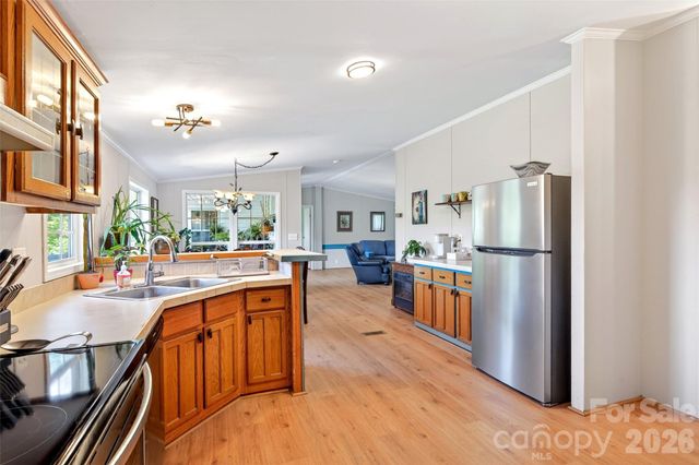 298 Wolf Crossing, Bakersville, NC 28705