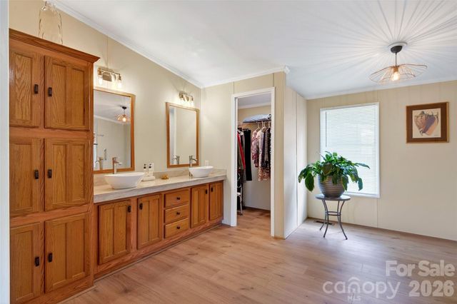 298 Wolf Crossing, Bakersville, NC 28705