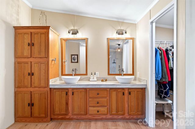 298 Wolf Crossing, Bakersville, NC 28705