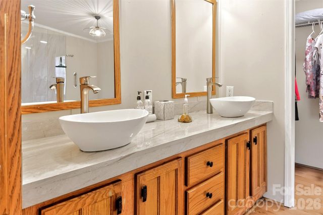 298 Wolf Crossing, Bakersville, NC 28705