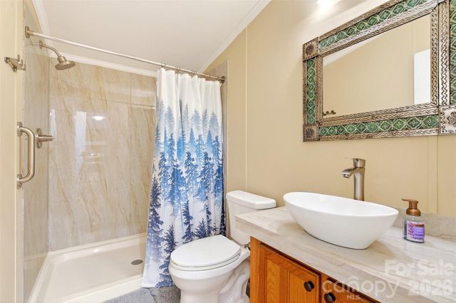 298 Wolf Crossing, Bakersville, NC 28705