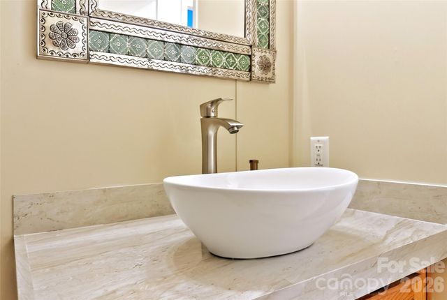 298 Wolf Crossing, Bakersville, NC 28705