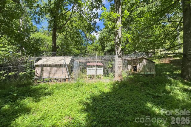 298 Wolf Crossing, Bakersville, NC 28705