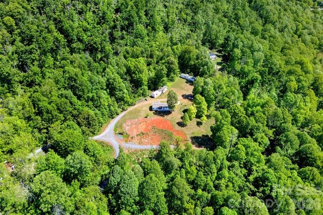 298 Wolf Crossing, Bakersville, NC 28705