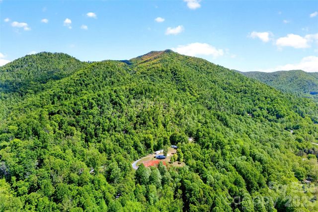 298 Wolf Crossing, Bakersville, NC 28705
