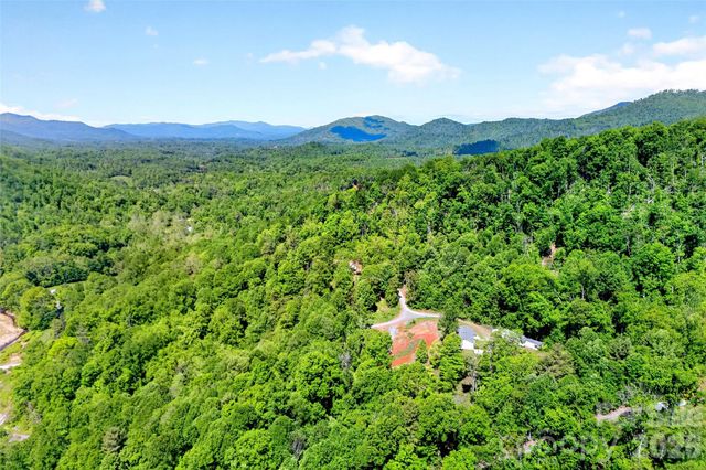298 Wolf Crossing, Bakersville, NC 28705