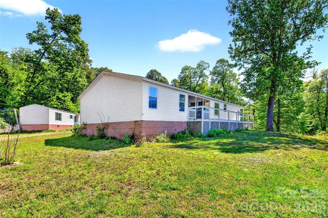 298 Wolf Crossing, Bakersville, NC 28705