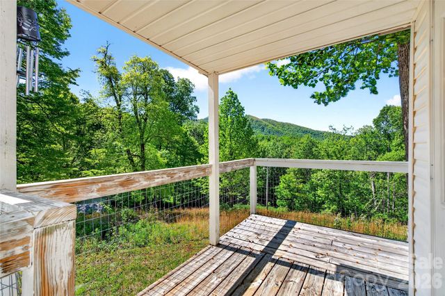 298 Wolf Crossing, Bakersville, NC 28705