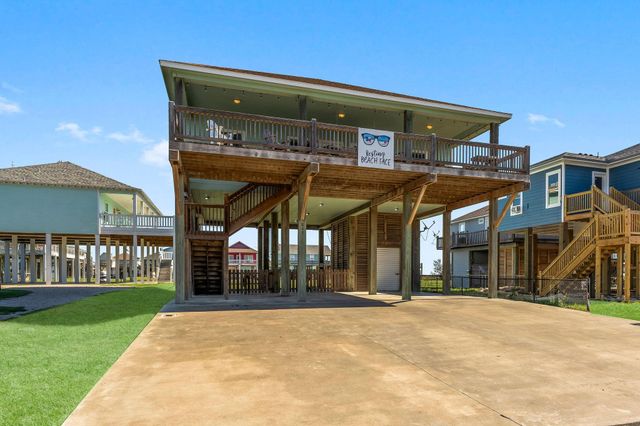 842 Sea Spray Drive, Crystal Beach, TX 77650