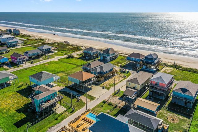 842 Sea Spray Drive, Crystal Beach, TX 77650