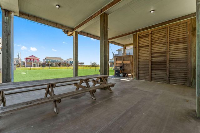 842 Sea Spray Drive, Crystal Beach, TX 77650