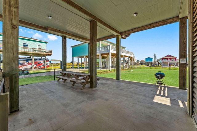842 Sea Spray Drive, Crystal Beach, TX 77650