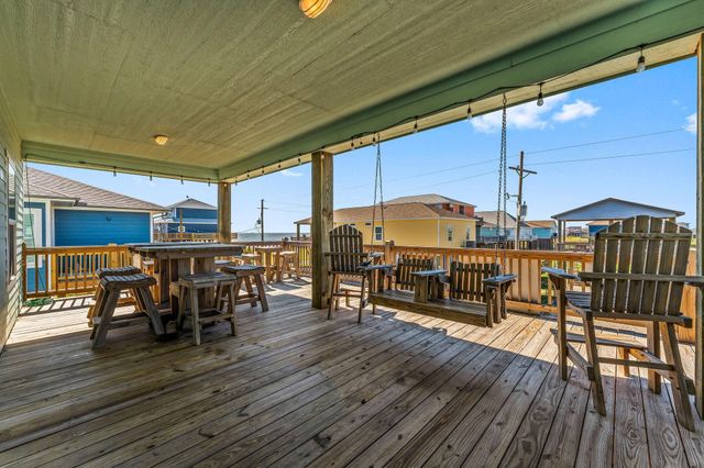 842 Sea Spray Drive, Crystal Beach, TX 77650