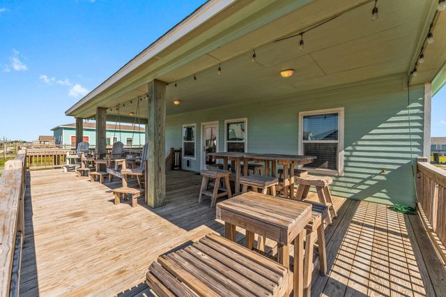 842 Sea Spray Drive, Crystal Beach, TX 77650