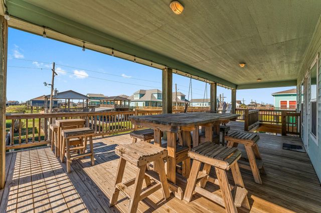 842 Sea Spray Drive, Crystal Beach, TX 77650