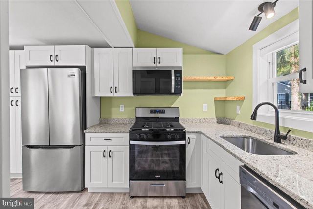 135 ALBANY AVE, Barrington, NJ 08007