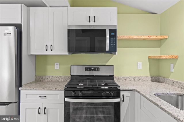135 ALBANY AVE, Barrington, NJ 08007
