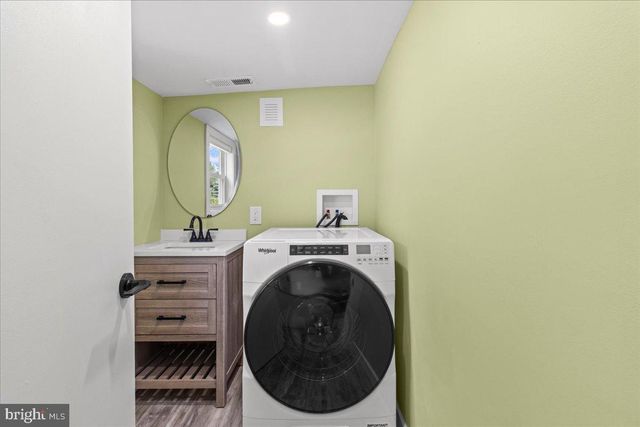 135 ALBANY AVE, Barrington, NJ 08007