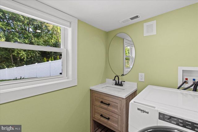 135 ALBANY AVE, Barrington, NJ 08007
