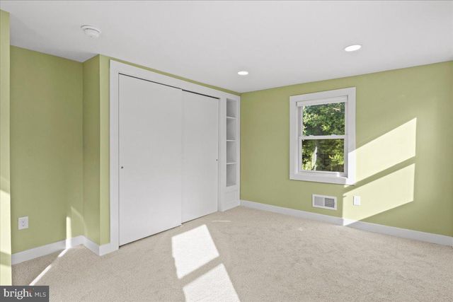 135 ALBANY AVE, Barrington, NJ 08007