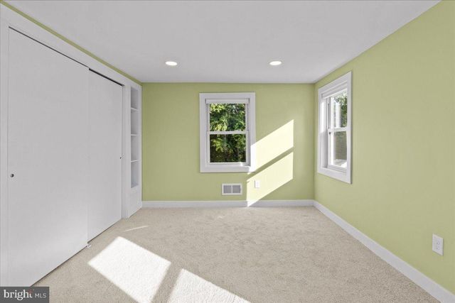 135 ALBANY AVE, Barrington, NJ 08007