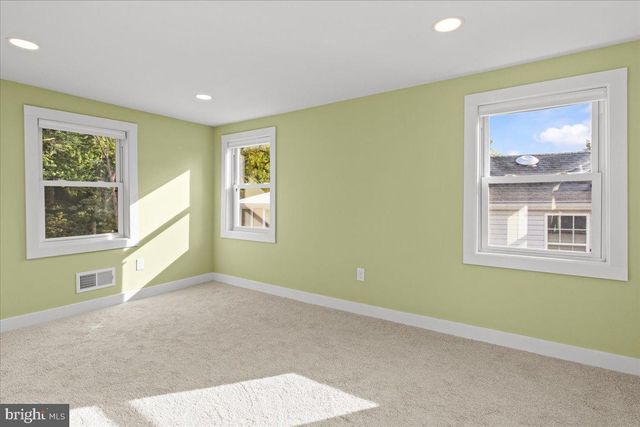 135 ALBANY AVE, Barrington, NJ 08007