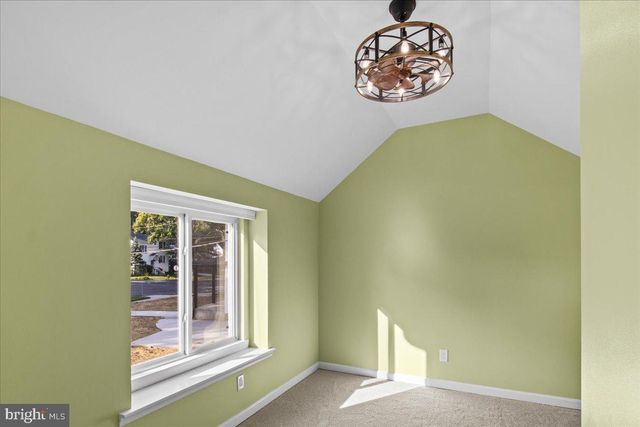 135 ALBANY AVE, Barrington, NJ 08007