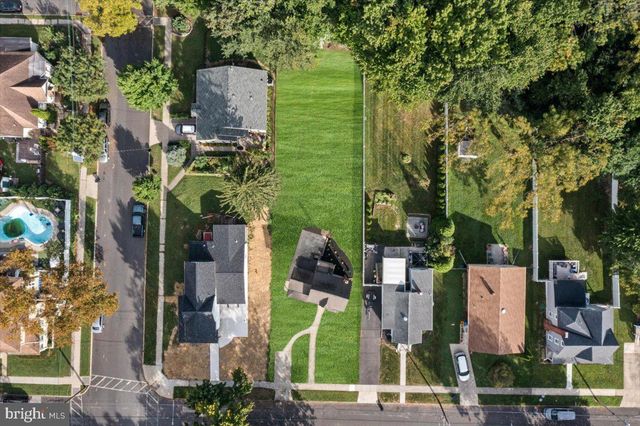 135 ALBANY AVE, Barrington, NJ 08007