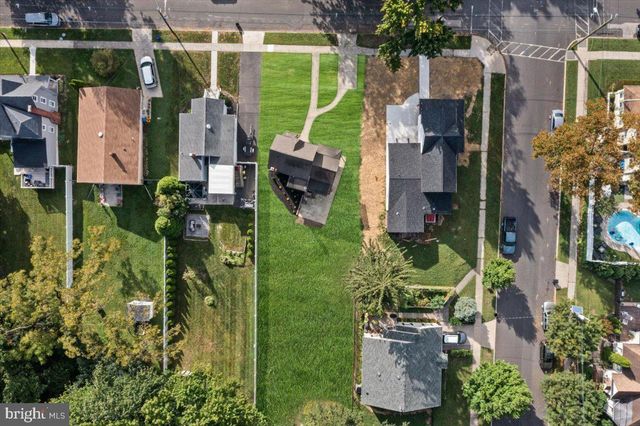 135 ALBANY AVE, Barrington, NJ 08007