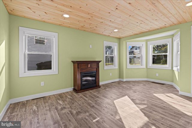 135 ALBANY AVE, Barrington, NJ 08007