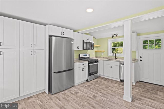 135 ALBANY AVE, Barrington, NJ 08007