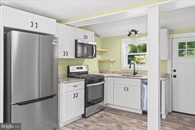 135 ALBANY AVE, Barrington, NJ 08007