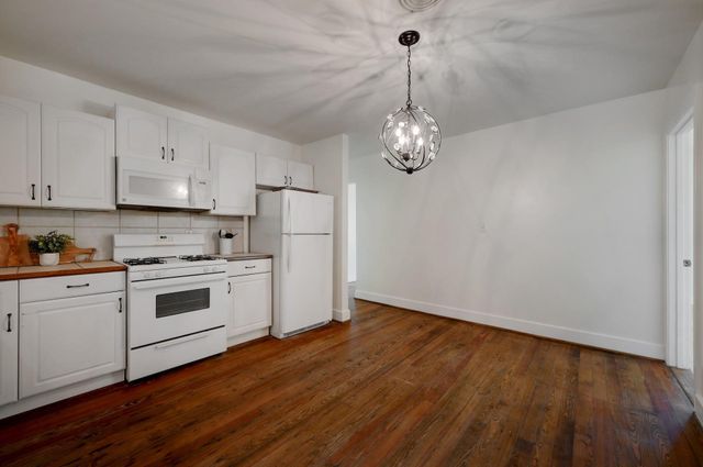 611 N Adams ST, Fredericksburg, TX 78624