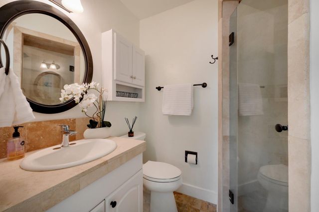 611 N Adams ST, Fredericksburg, TX 78624