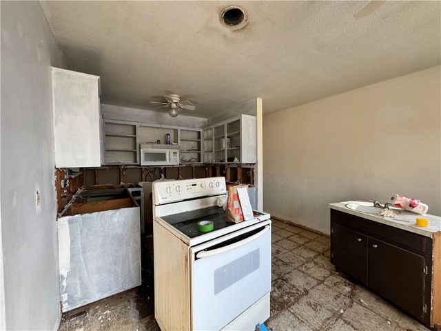 2305 Cottonwood Place, Springdale, AR 727