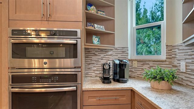 3942 HAMILTON CLUB CIRCLE 13, Sarasota, FL 34242