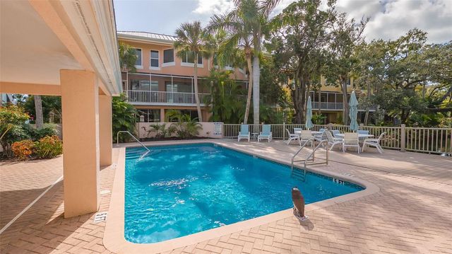 3942 HAMILTON CLUB CIRCLE 13, Sarasota, FL 34242