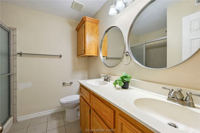 1900 Dartmouth A-5, College Station, TX 77840