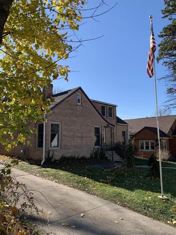 615 W Mackie Street, Beaver Dam, WI 53916