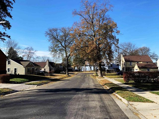 615 W Mackie Street, Beaver Dam, WI 53916